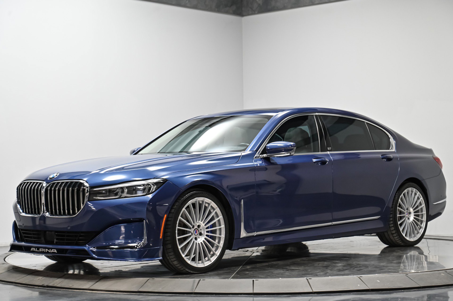 Used 2022 BMW ALPINA B7 xDrive w/ Luxury Rear Seating Package image 2