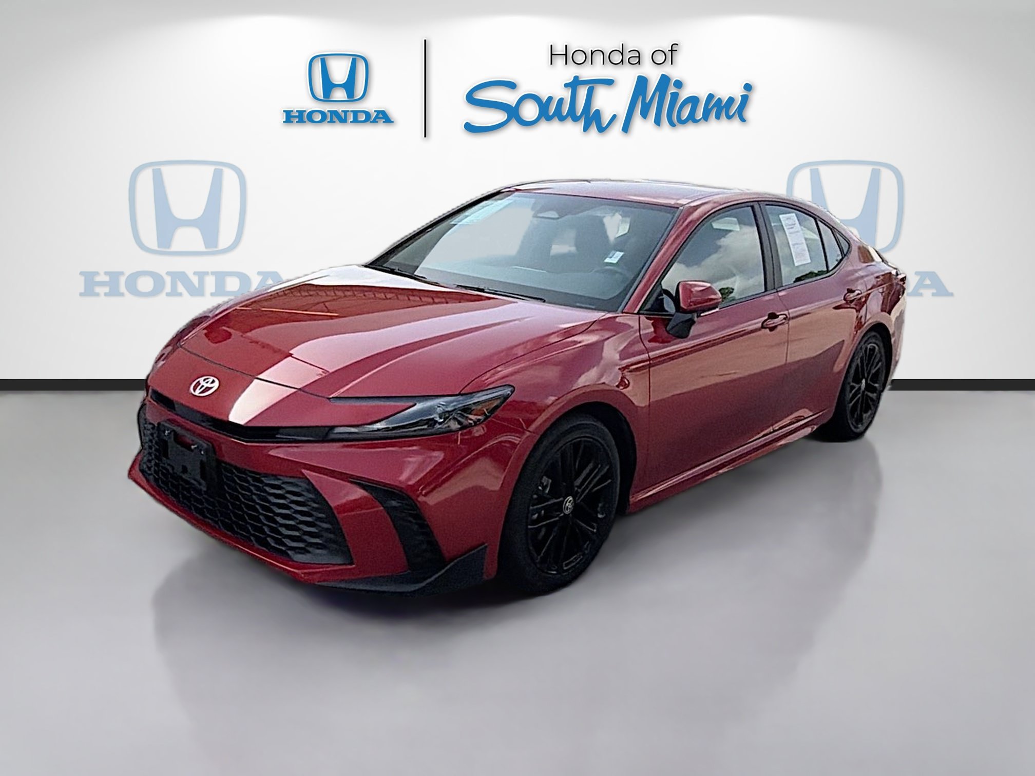 Used 2025 Toyota Camry SE FWD image 3