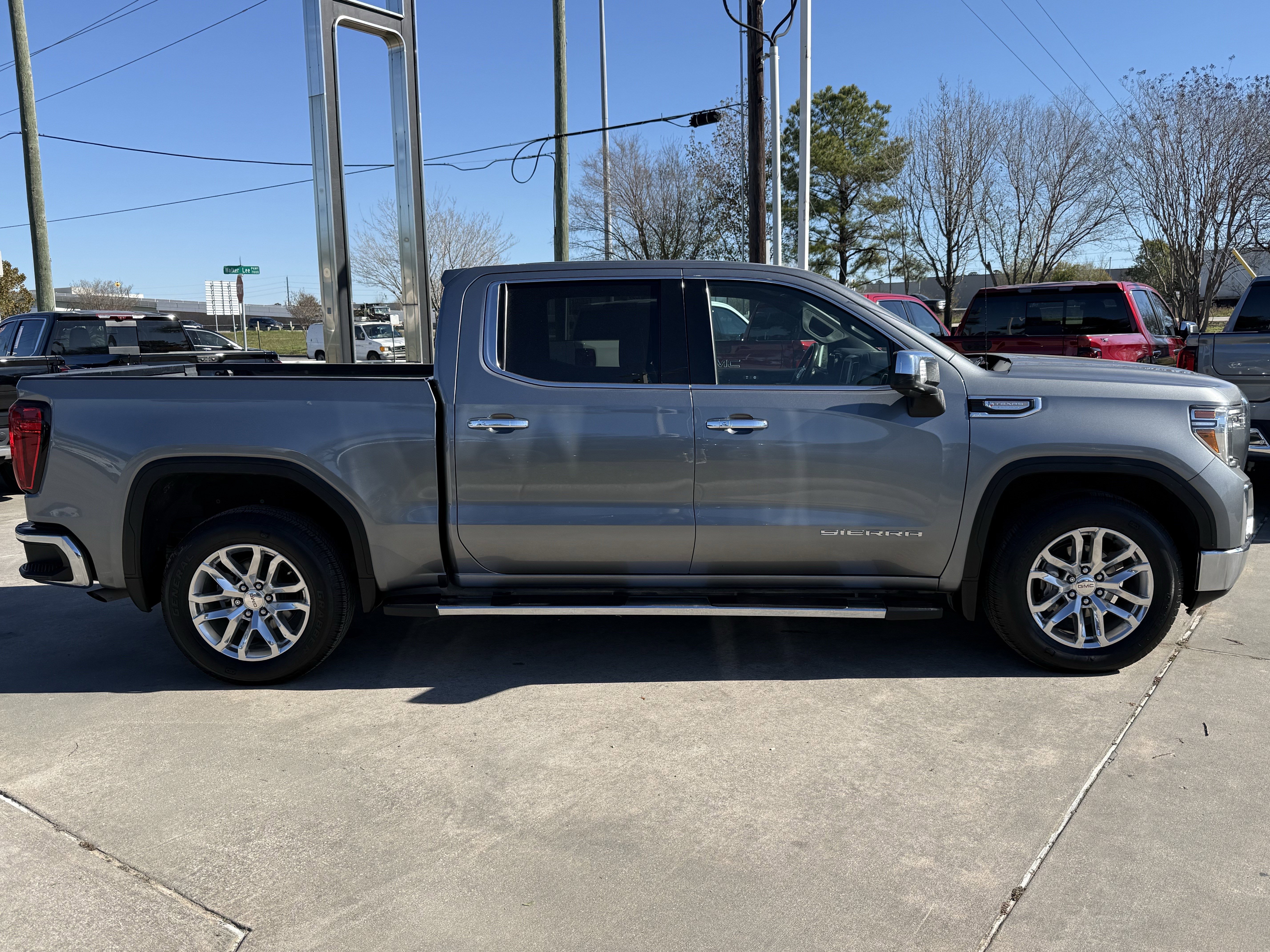 Used 2021 GMC Sierra 1500 SLT image 3