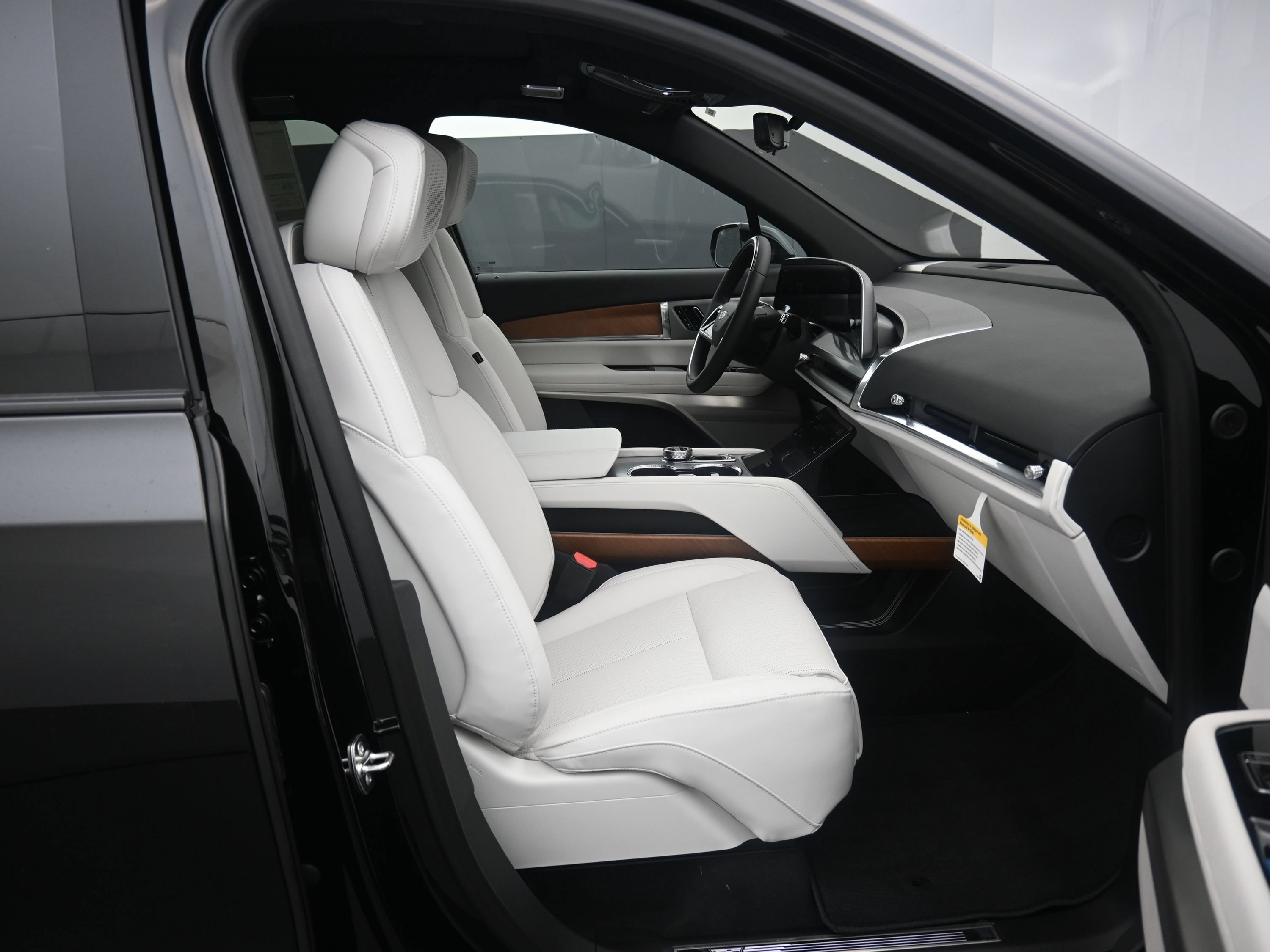 New 2026 Cadillac Vistiq Premium Luxury w/ LPO, Floor Liner Package AWD/4WD image 13