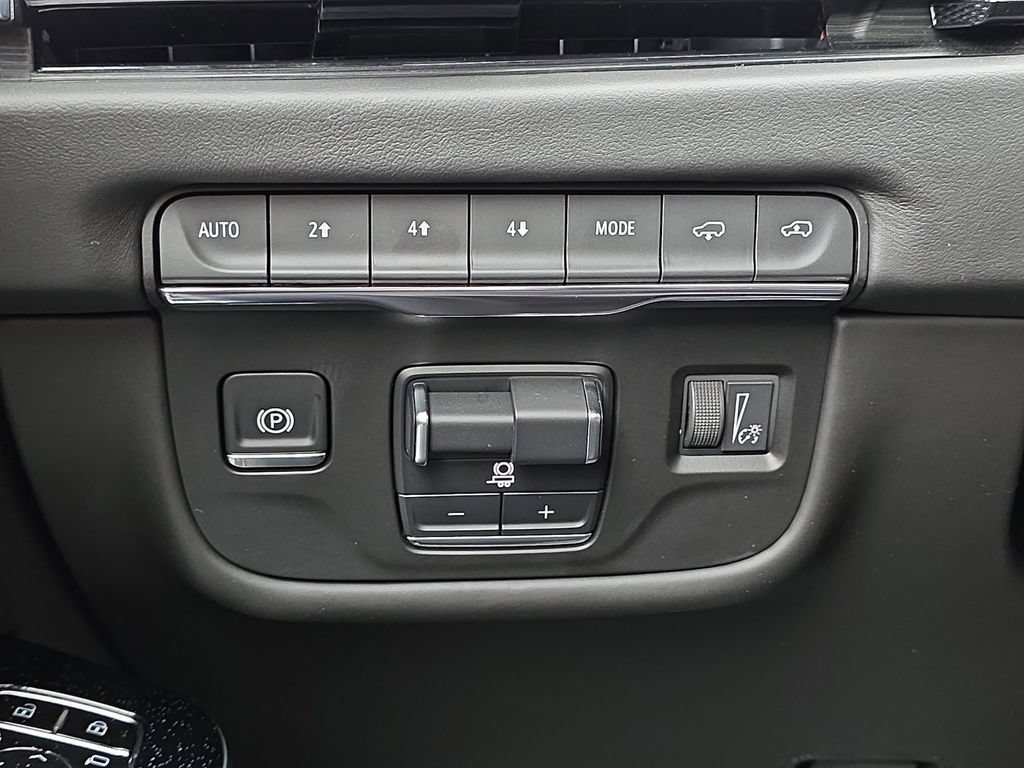 Used 2025 Cadillac Escalade Sport Platinum w/ LPO, ONYX Package AWD/4WD image 30