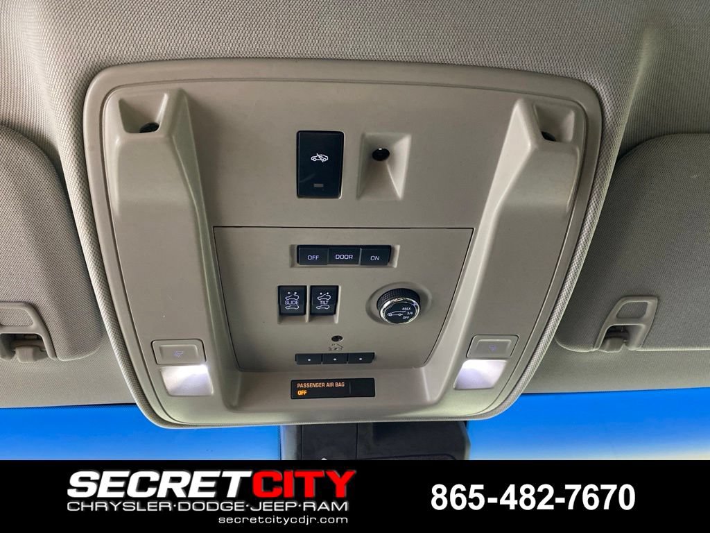 Used 2016 Cadillac Escalade Luxury AWD/4WD image 19