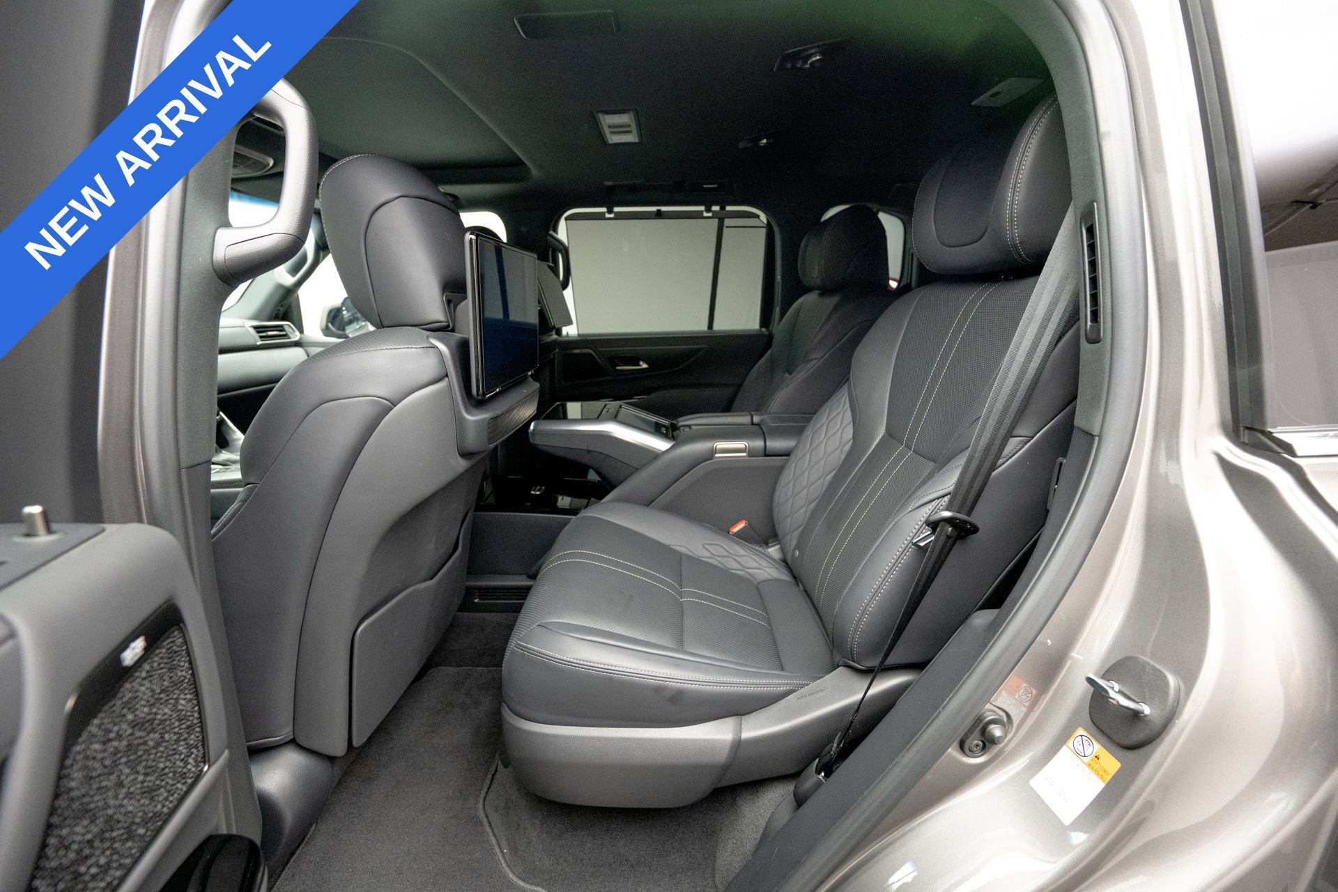 Used 2022 Lexus LX 600 4WD w/ Accessory Package (Z1) image 16