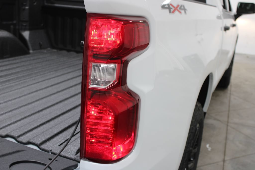 New 2026 Chevrolet Silverado 1500 Custom w/ LPO, Dark Essentials Package AWD/4WD image 31