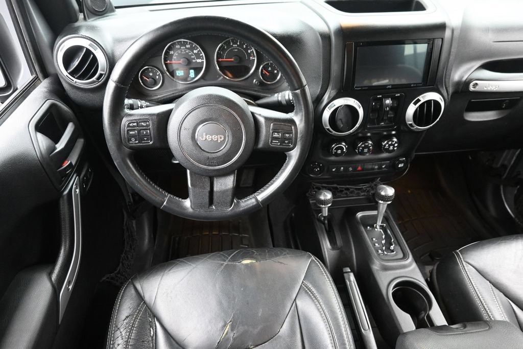 Used 2014 Jeep Wrangler Unlimited Sahara w/ Connectivity Group AWD/4WD image 14