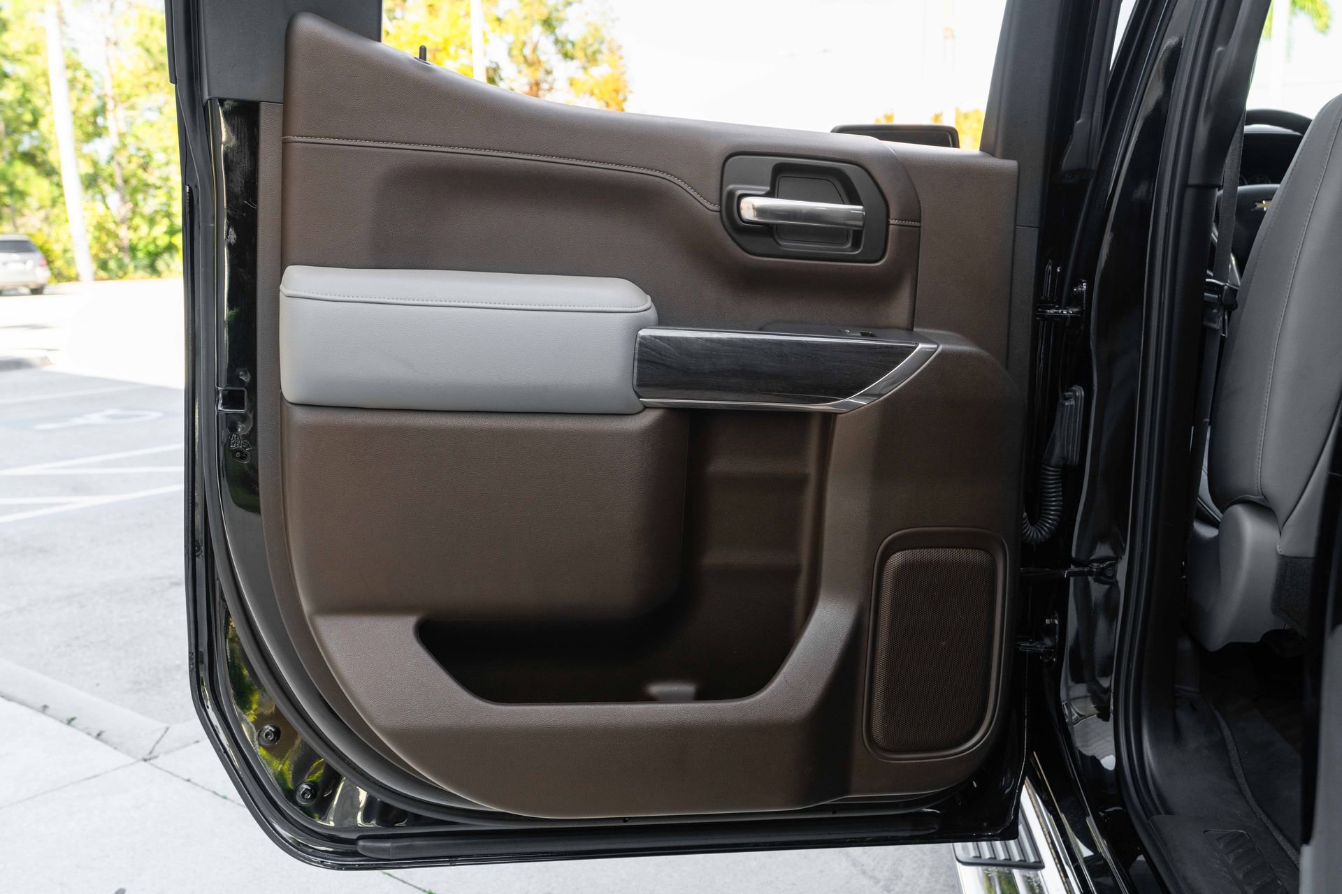 Used 2021 Chevrolet Silverado 1500 LTZ image 32