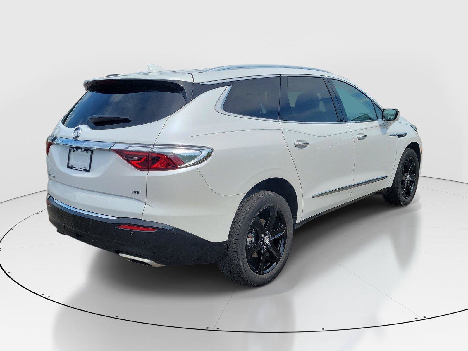 Used 2023 Buick Enclave Essence w/ Sport Touring Edition FWD image 4