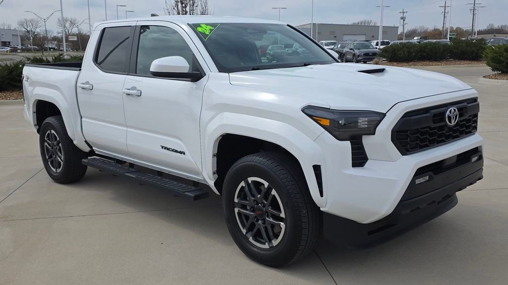 Used 2024 Toyota Tacoma TRD Sport AWD/4WD image 8