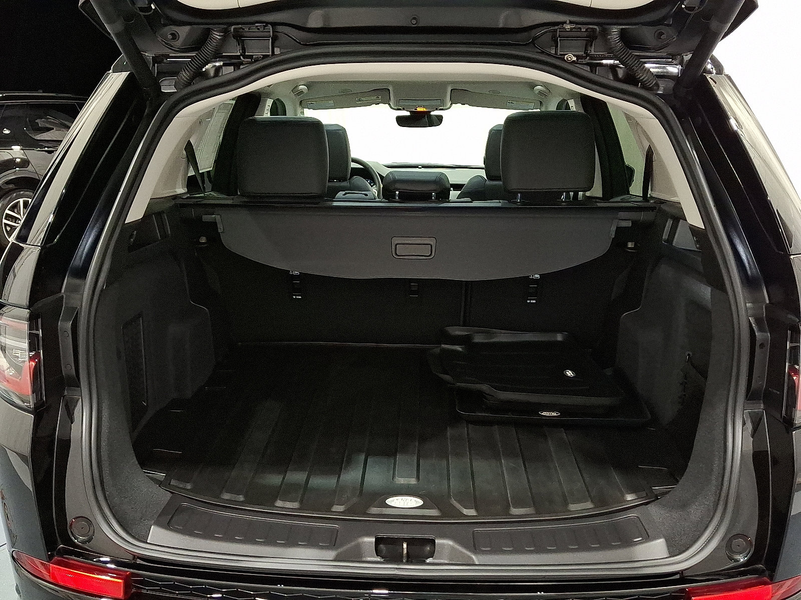 Certified 2025 Land Rover Discovery Sport S image 29