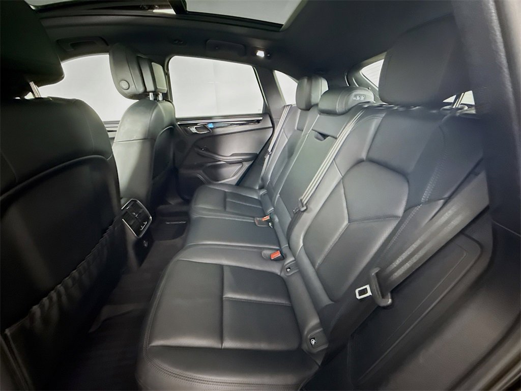 Used 2024 Porsche Macan image 25