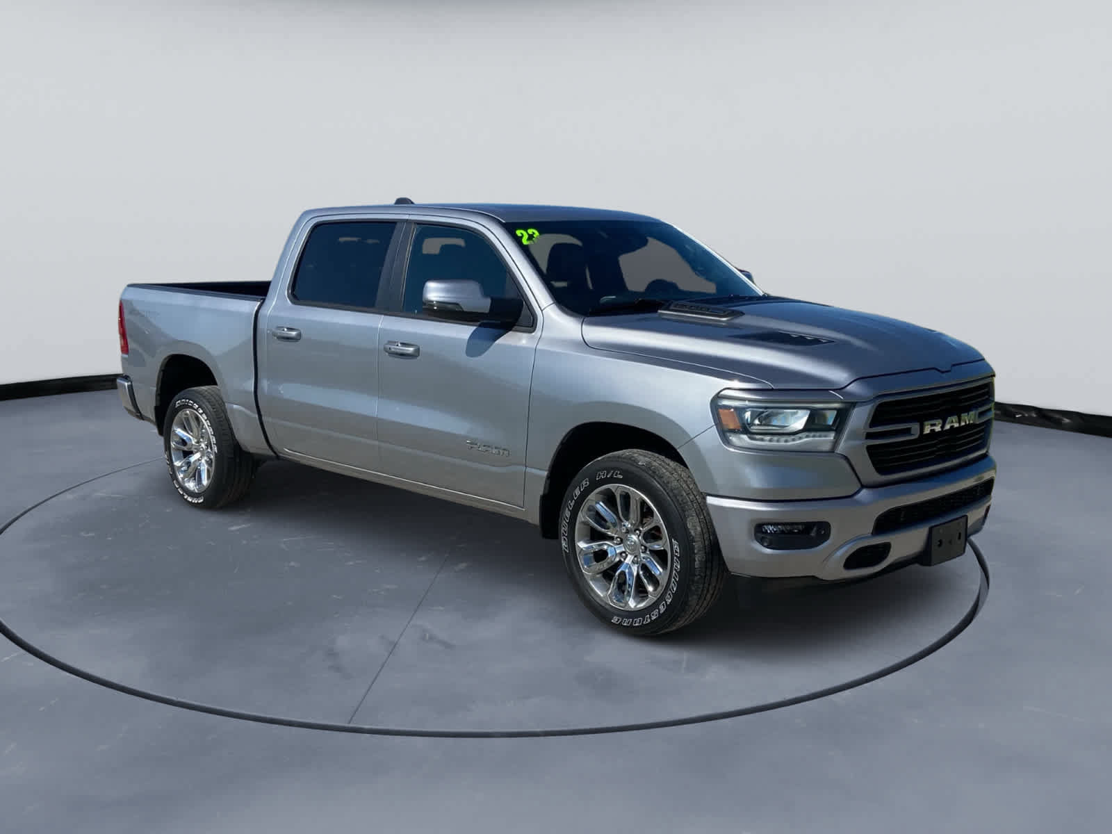 Used 2023 RAM 1500 Laramie AWD/4WD image 3