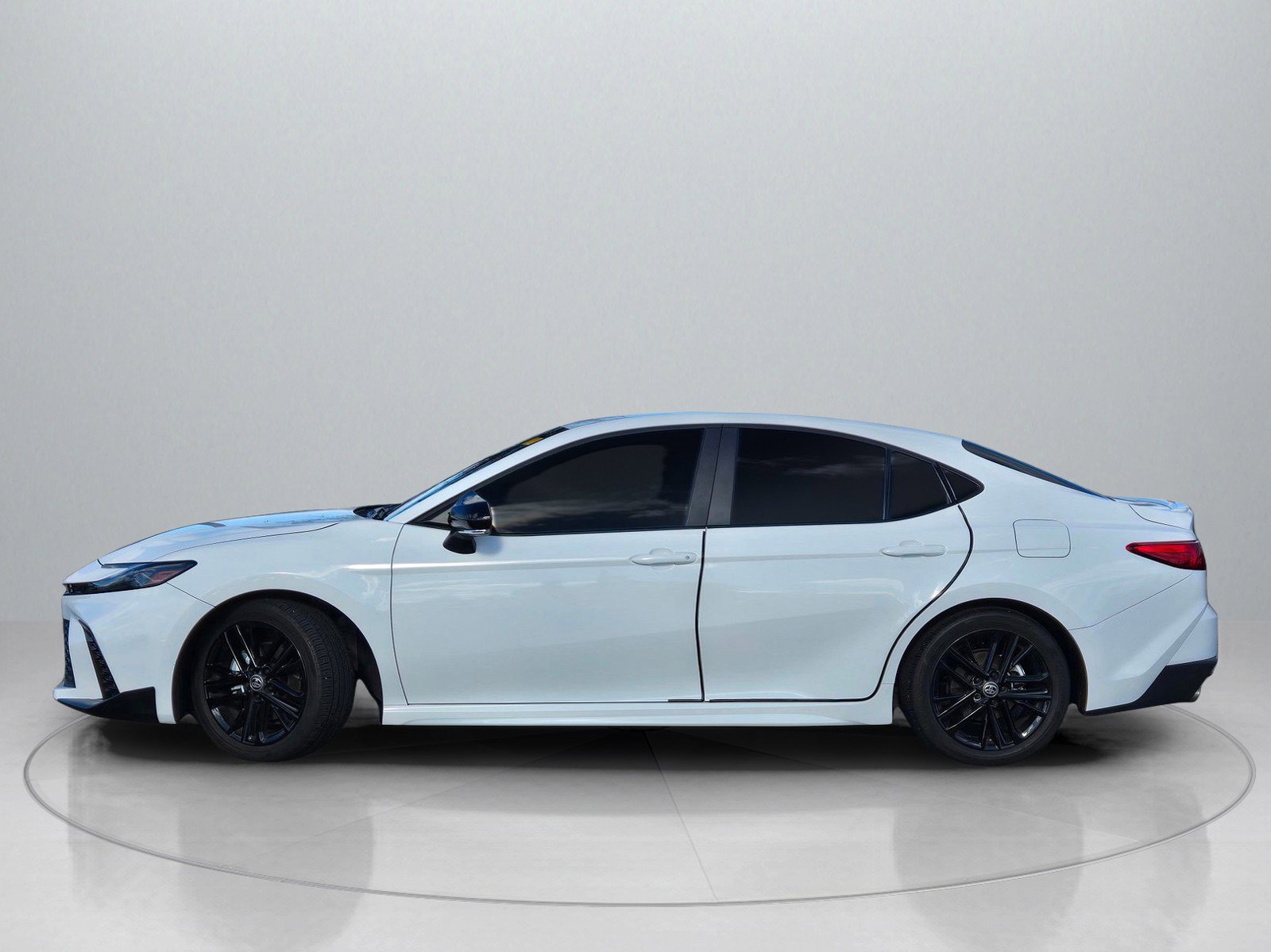 Used 2025 Toyota Camry SE image 4