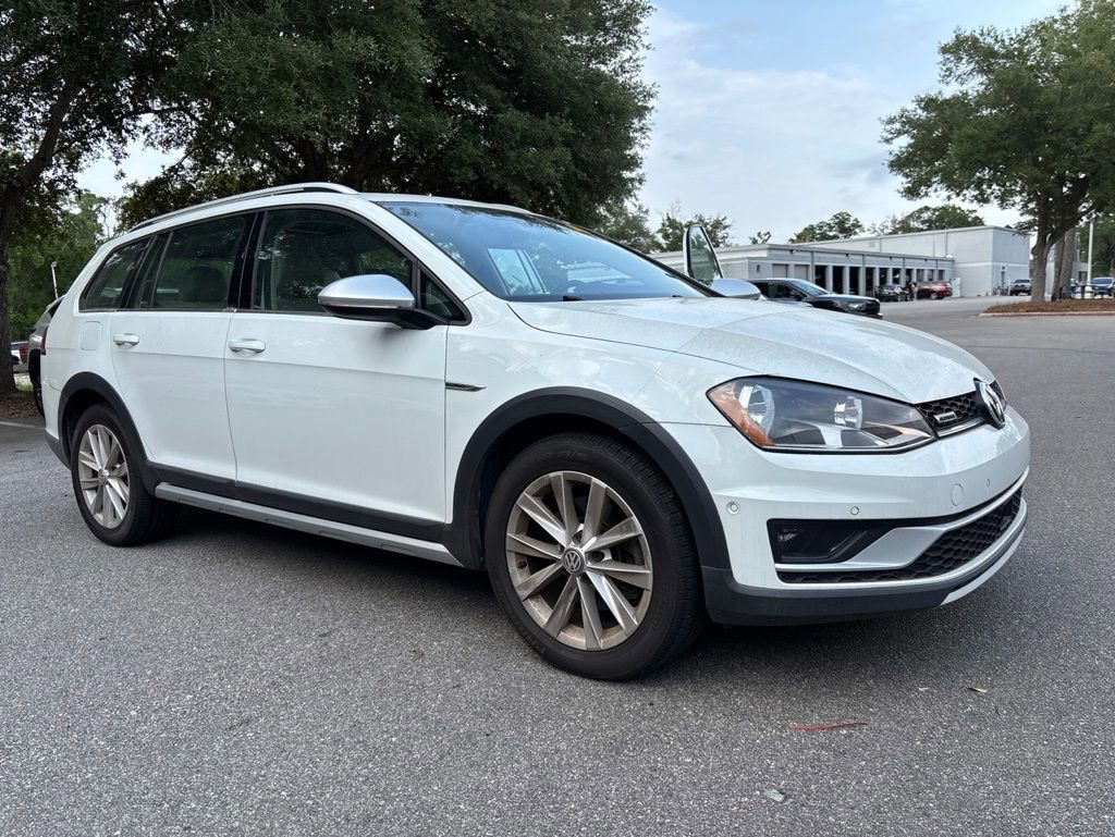 Used 2017 Volkswagen Golf Alltrack SE AWD/4WD image 1