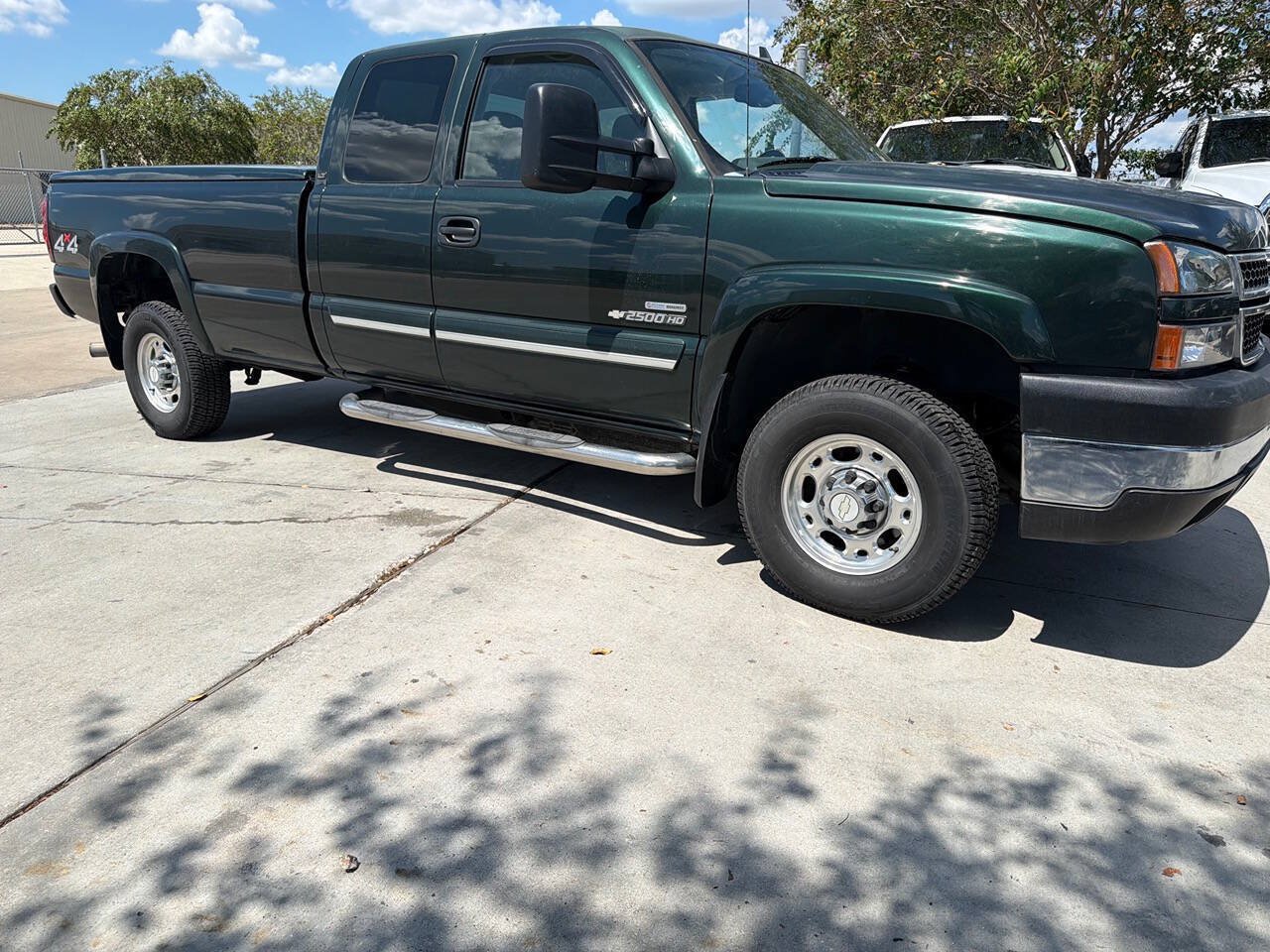 Used 2006 Chevrolet Silverado 2500 LT w/ Heavy-Duty Power Package AWD/4WD image 1