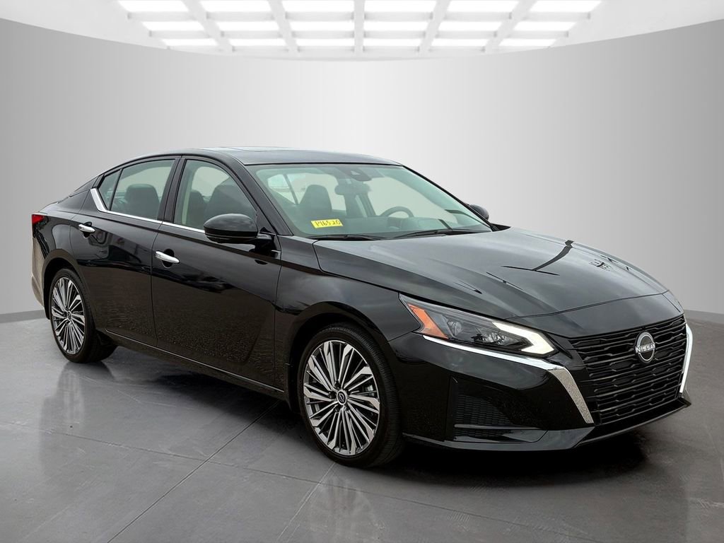 Used 2025 Nissan Altima 2.5 SL FWD image 3