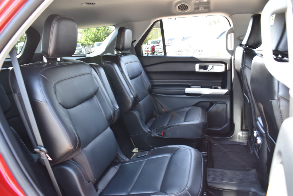 Certified 2024 Ford Explorer Limited w/ Equipment Group 301A AWD/4WD image 32