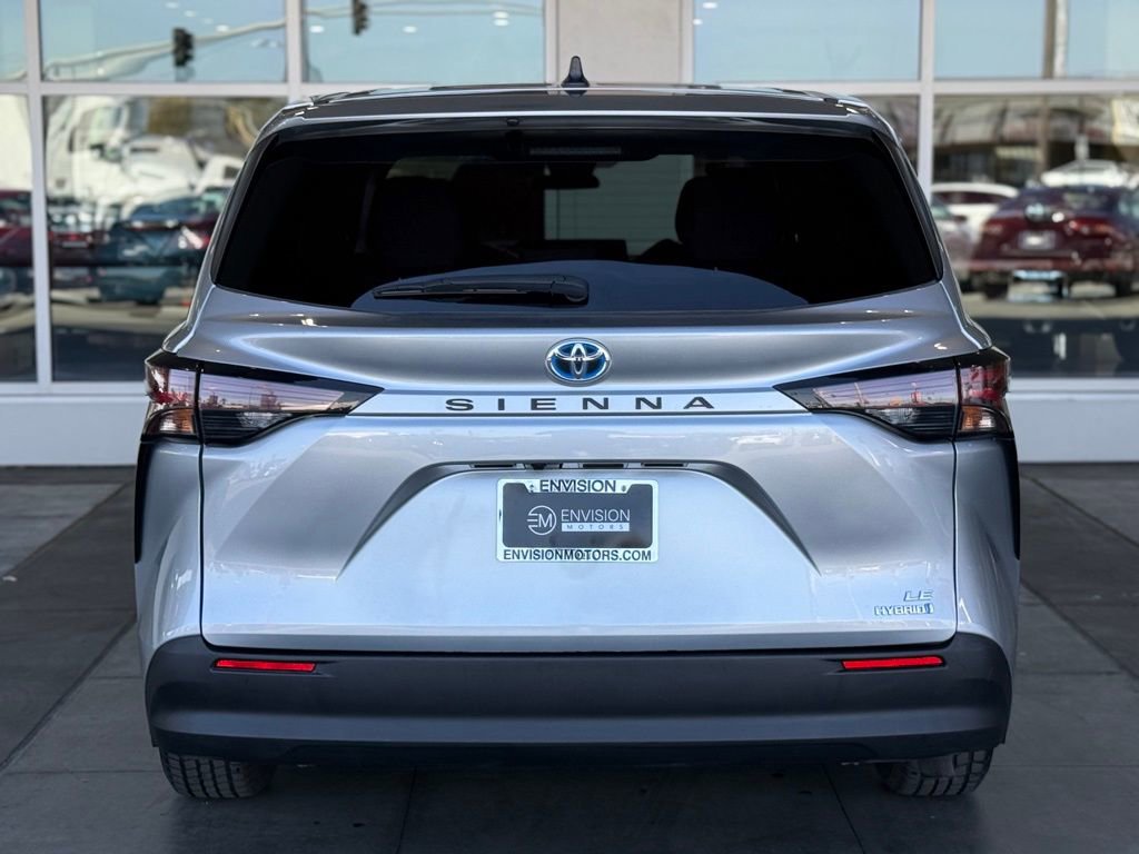 Used 2024 Toyota Sienna LE image 10
