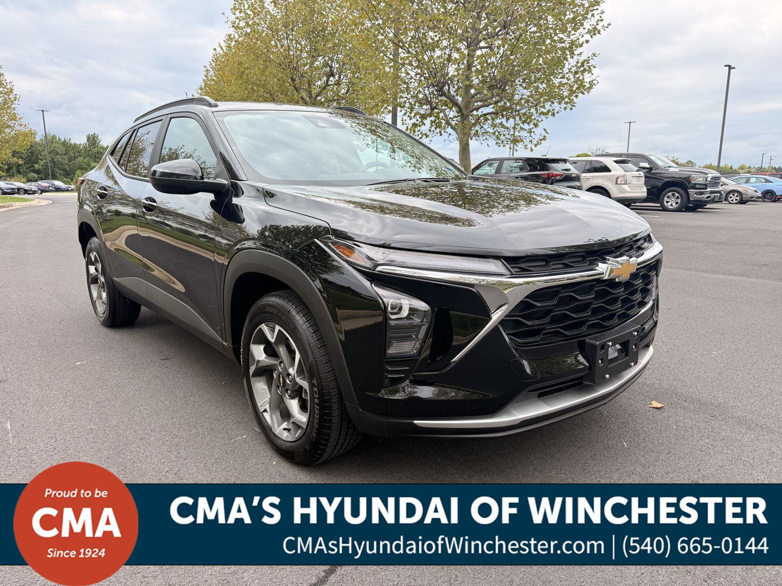 Used 2025 Chevrolet Trax LT FWD image 1