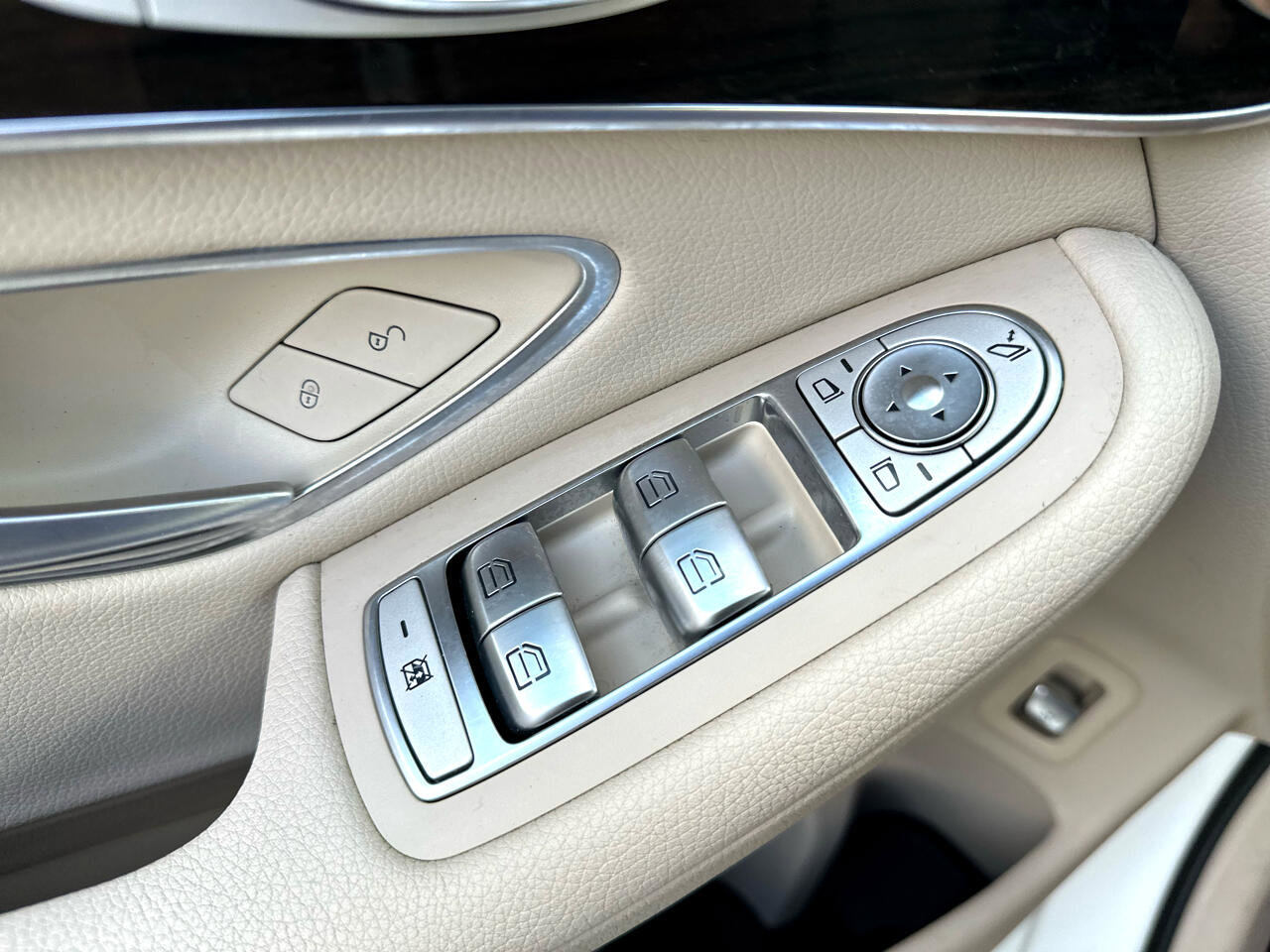 Used 2018 Mercedes-Benz GLC 300 4MATIC image 31