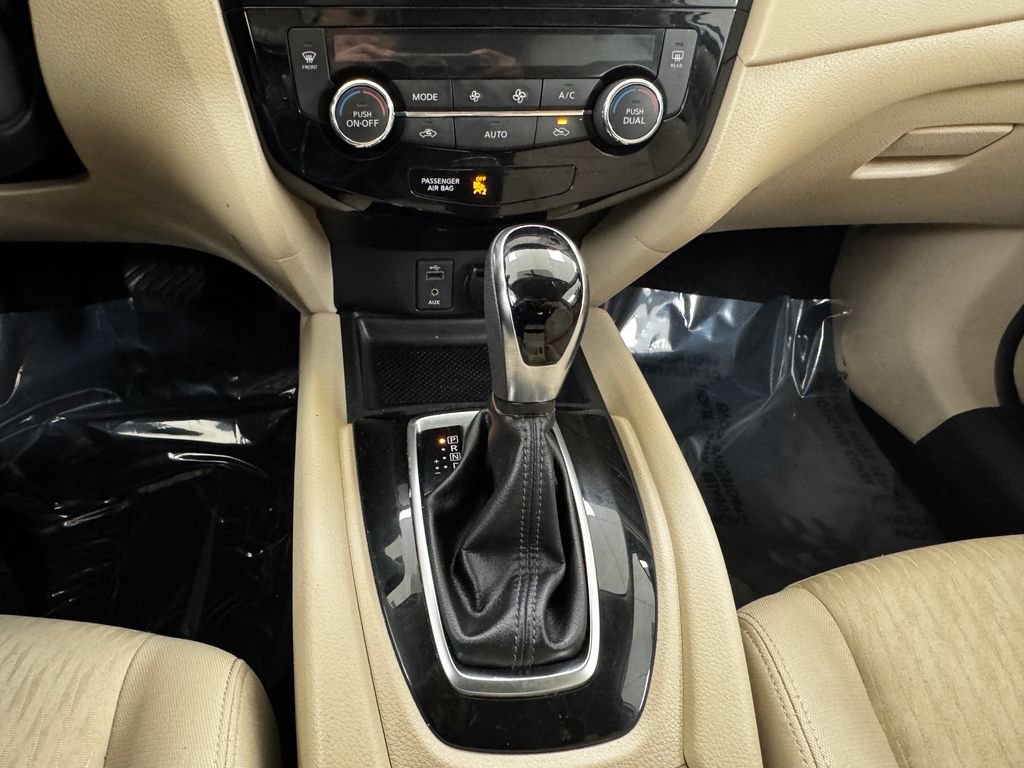 Used 2017 Nissan Rogue SV image 25