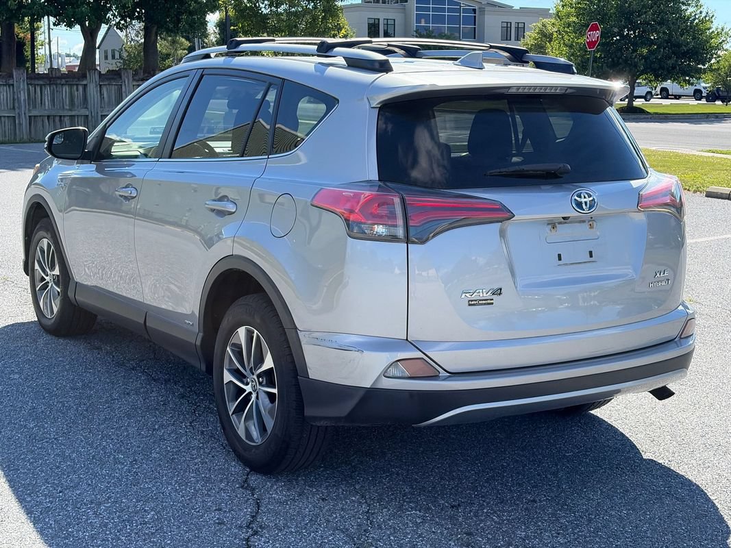 Used 2018 Toyota RAV4 XLE AWD/4WD image 6