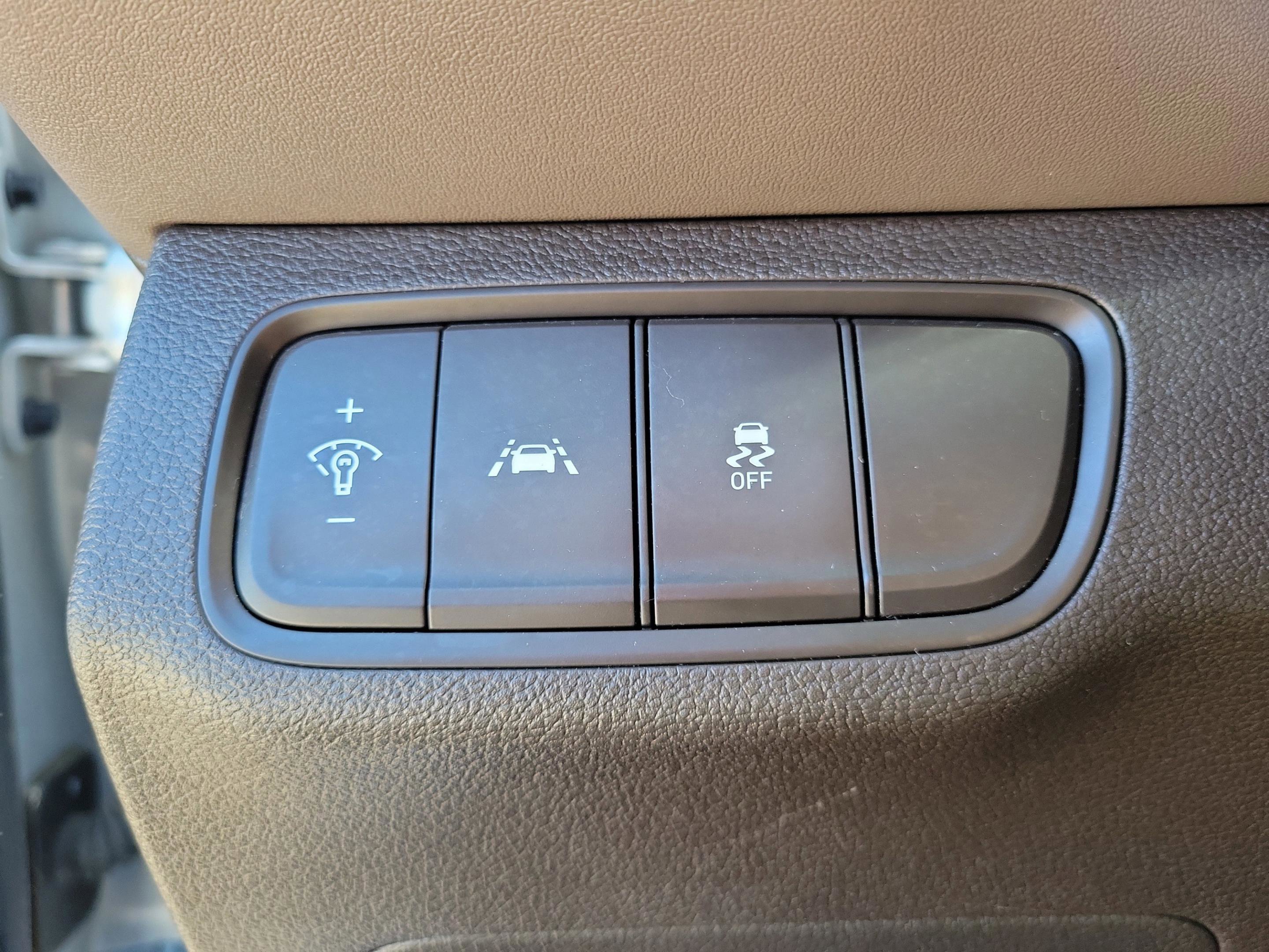 Used 2020 Hyundai Santa Fe SE image 21