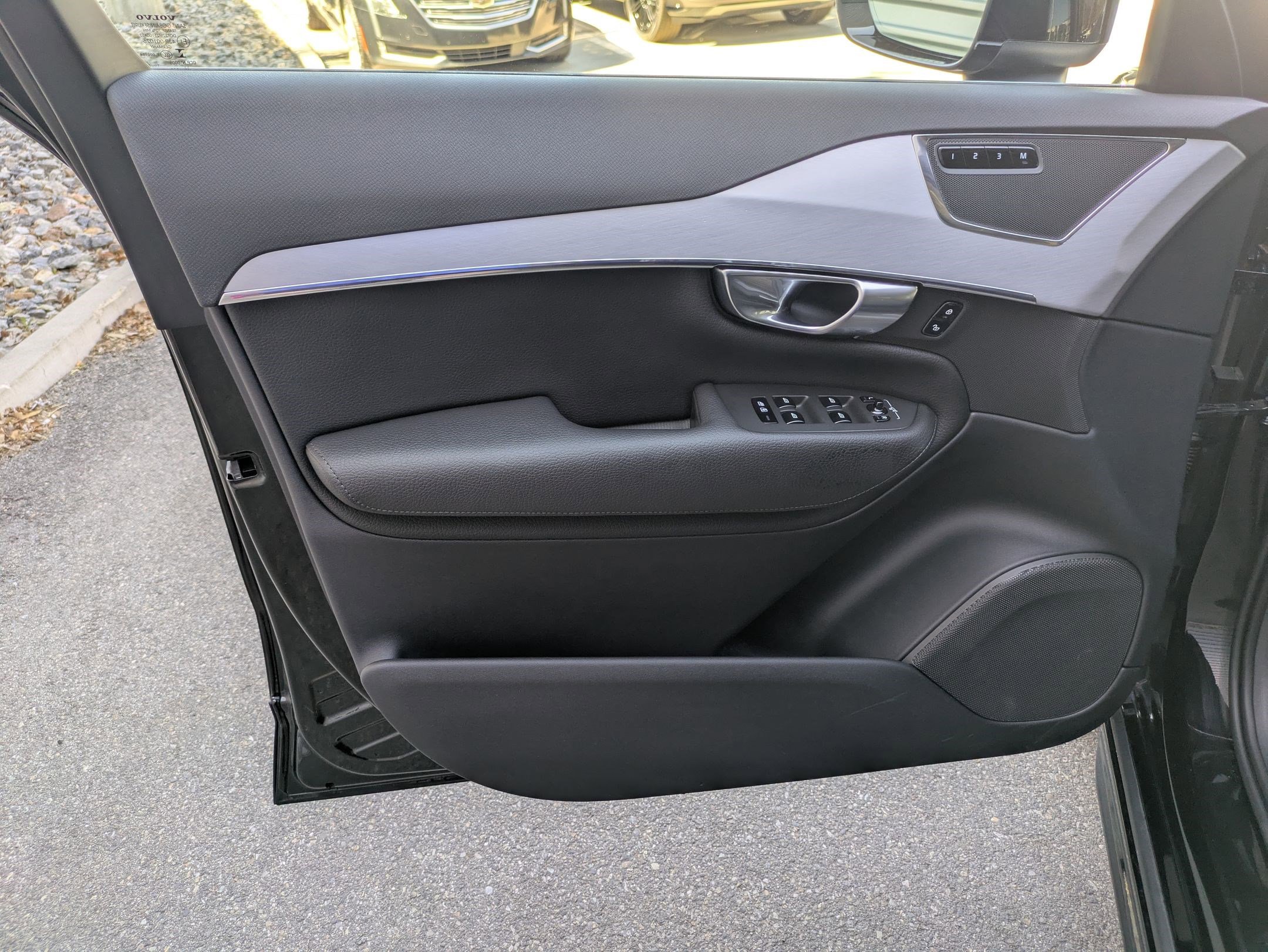 Used 2018 Volvo XC90 T5 Momentum w/ Convenience Package image 12