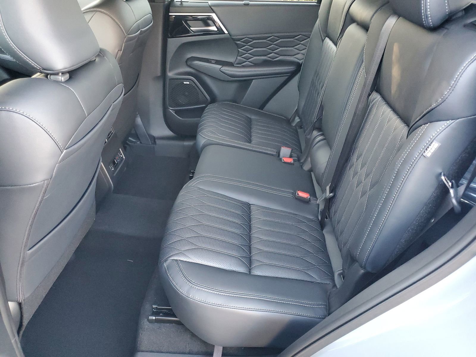 New 2026 Mitsubishi Outlander SEL image 21