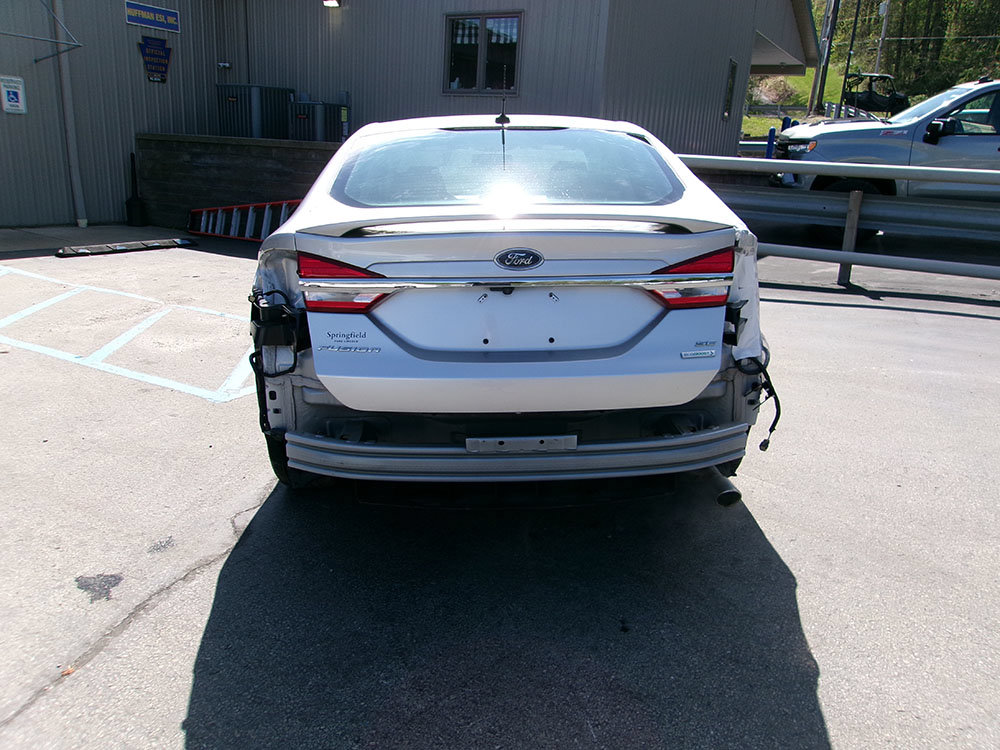 Used 2018 Ford Fusion SE w/ Equipment Group 201A FWD image 2