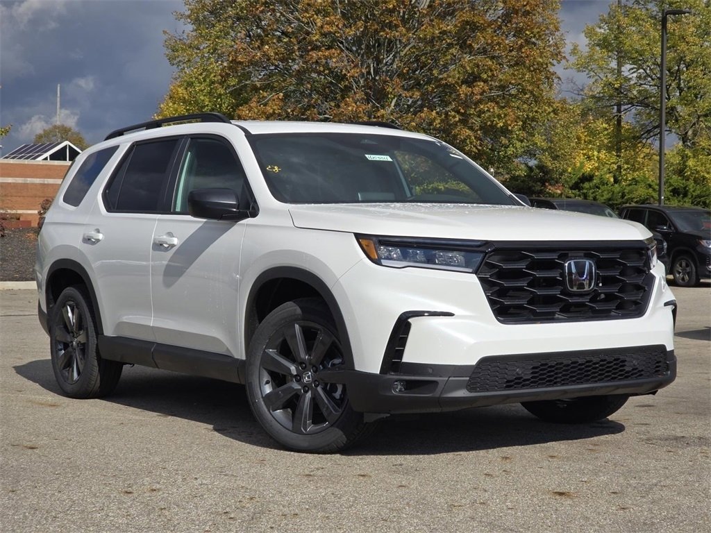 New 2025 Honda Pilot Sport image 2