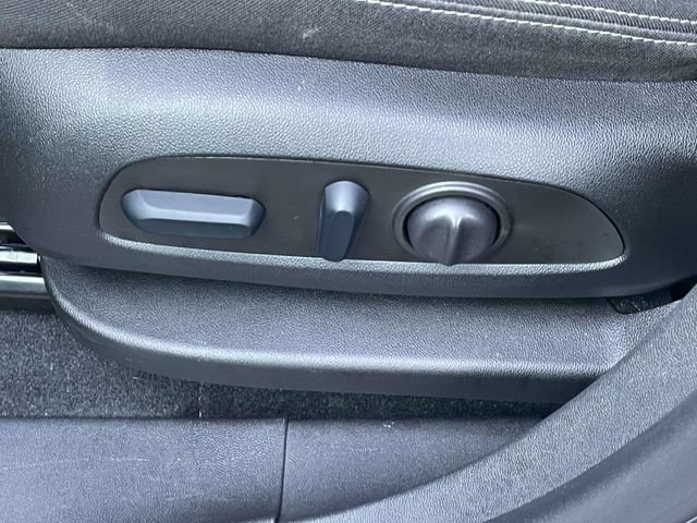 Used 2024 GMC Terrain SLE w/ Driver Convenience Package FWD image 16