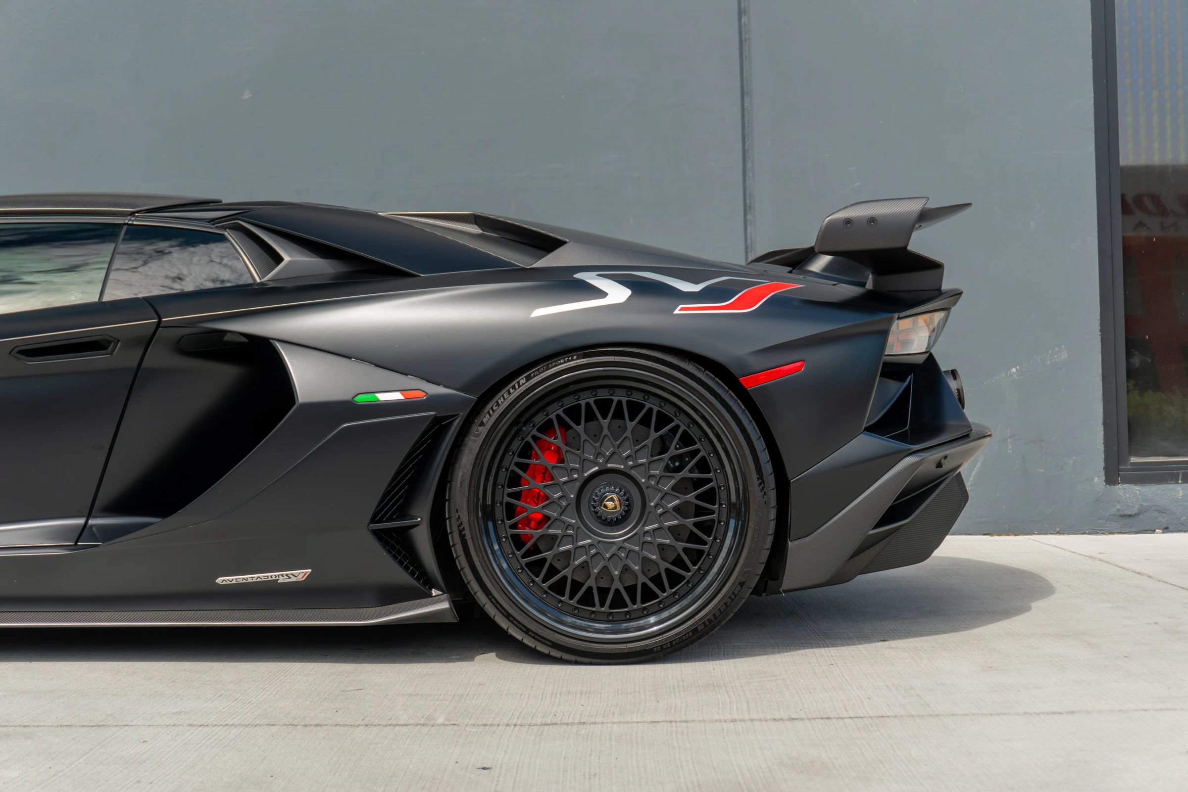 Used 2020 Lamborghini Aventador SVJ AWD/4WD image 24