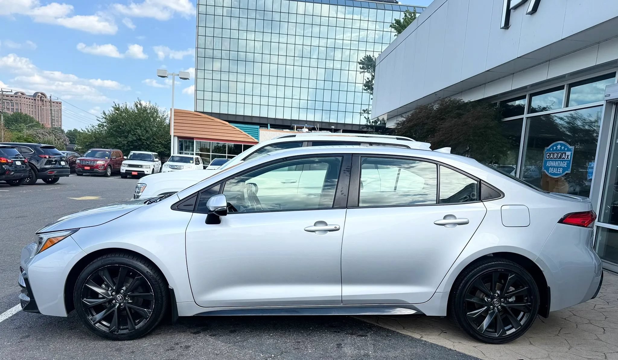 Used 2023 Toyota Corolla SE FWD image 4