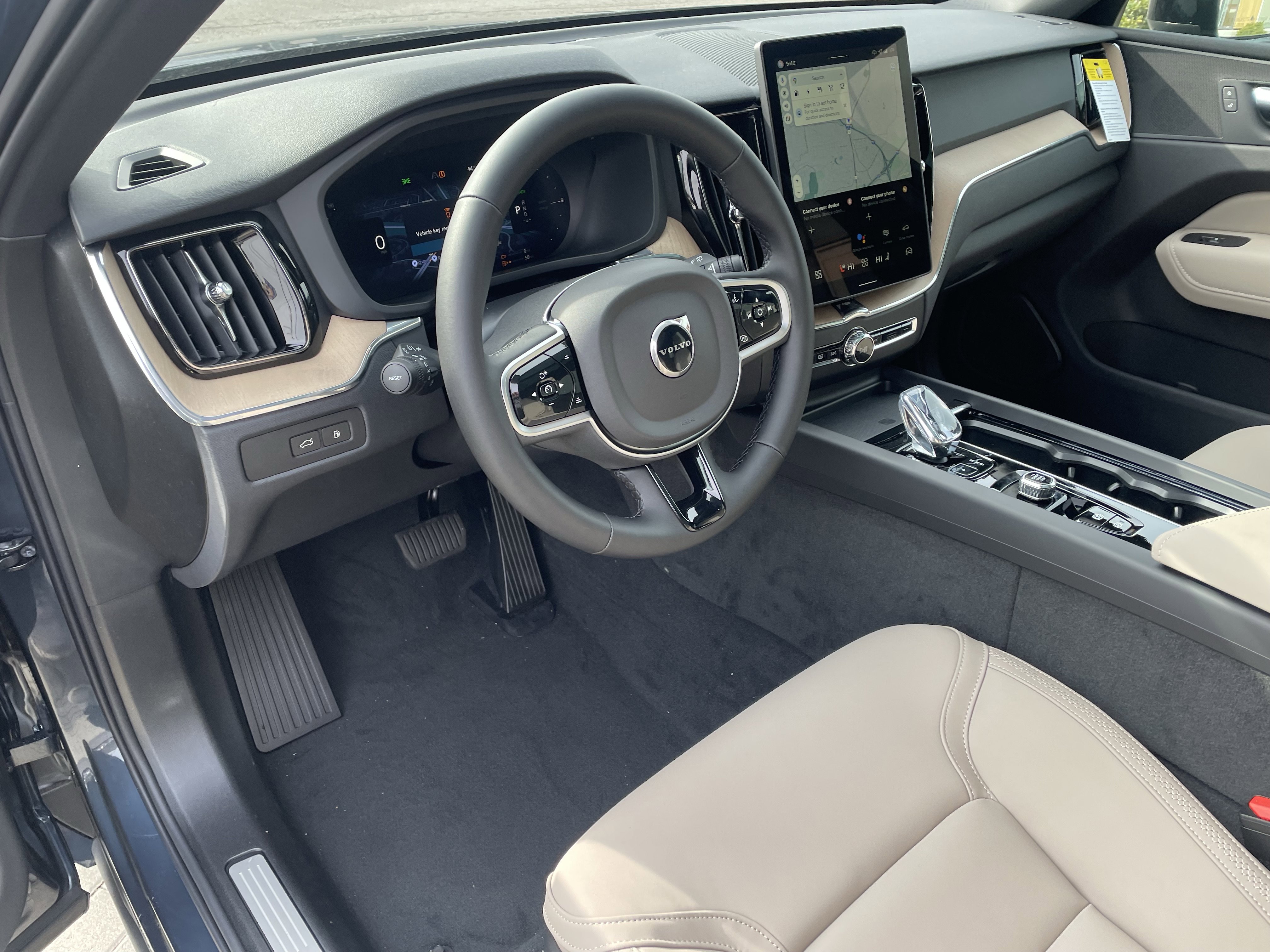 New 2026 Volvo XC60 T8 Core image 17