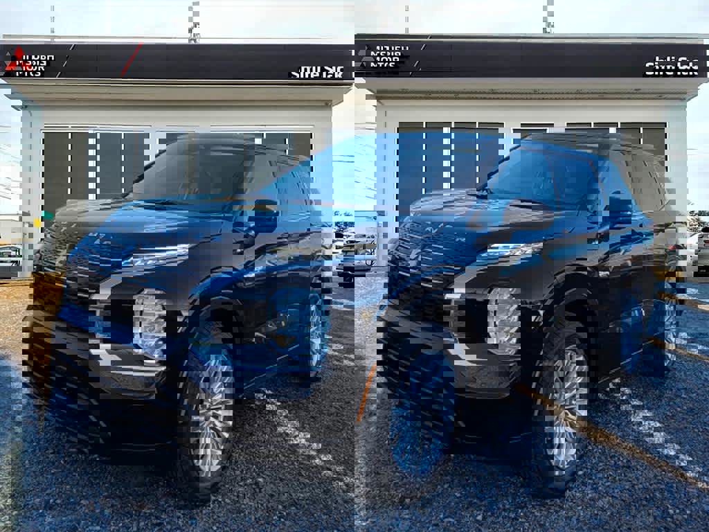 New 2024 Mitsubishi Outlander ES image 1