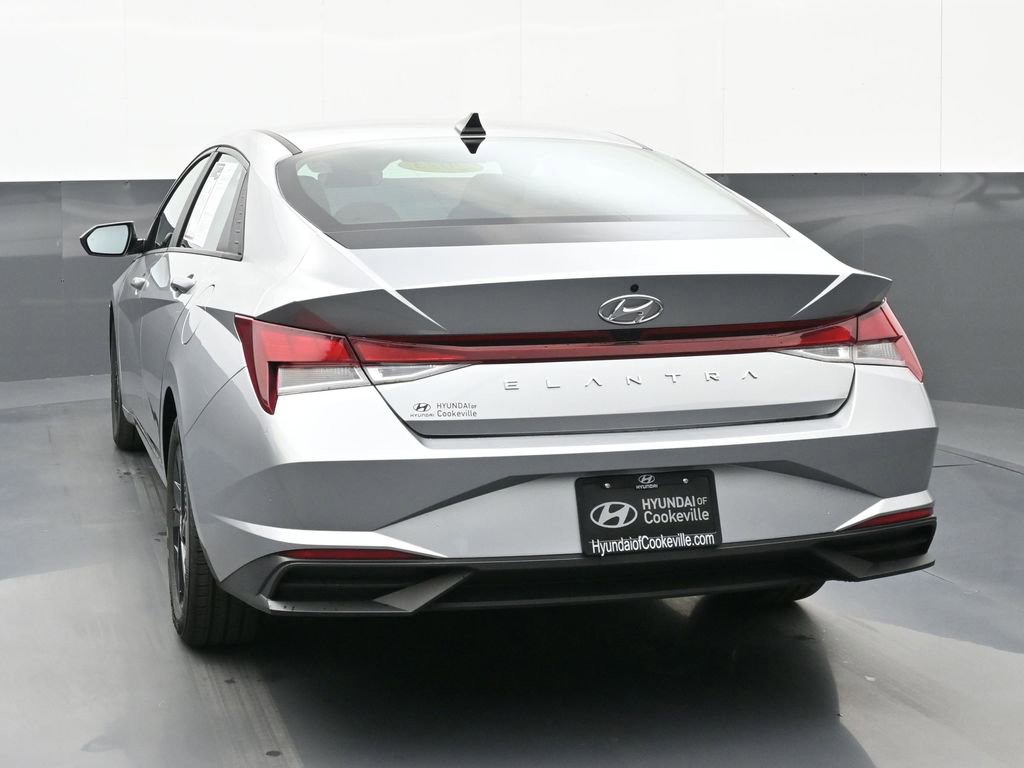 Used 2023 Hyundai Elantra SEL w/ Preferred Accessory Package FWD image 4