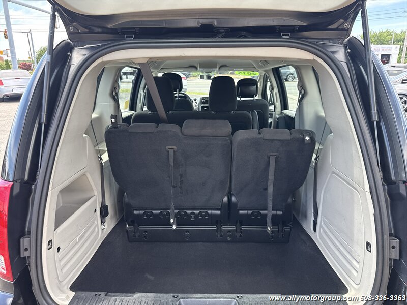 Used 2015 Dodge Grand Caravan American Value Package FWD image 13