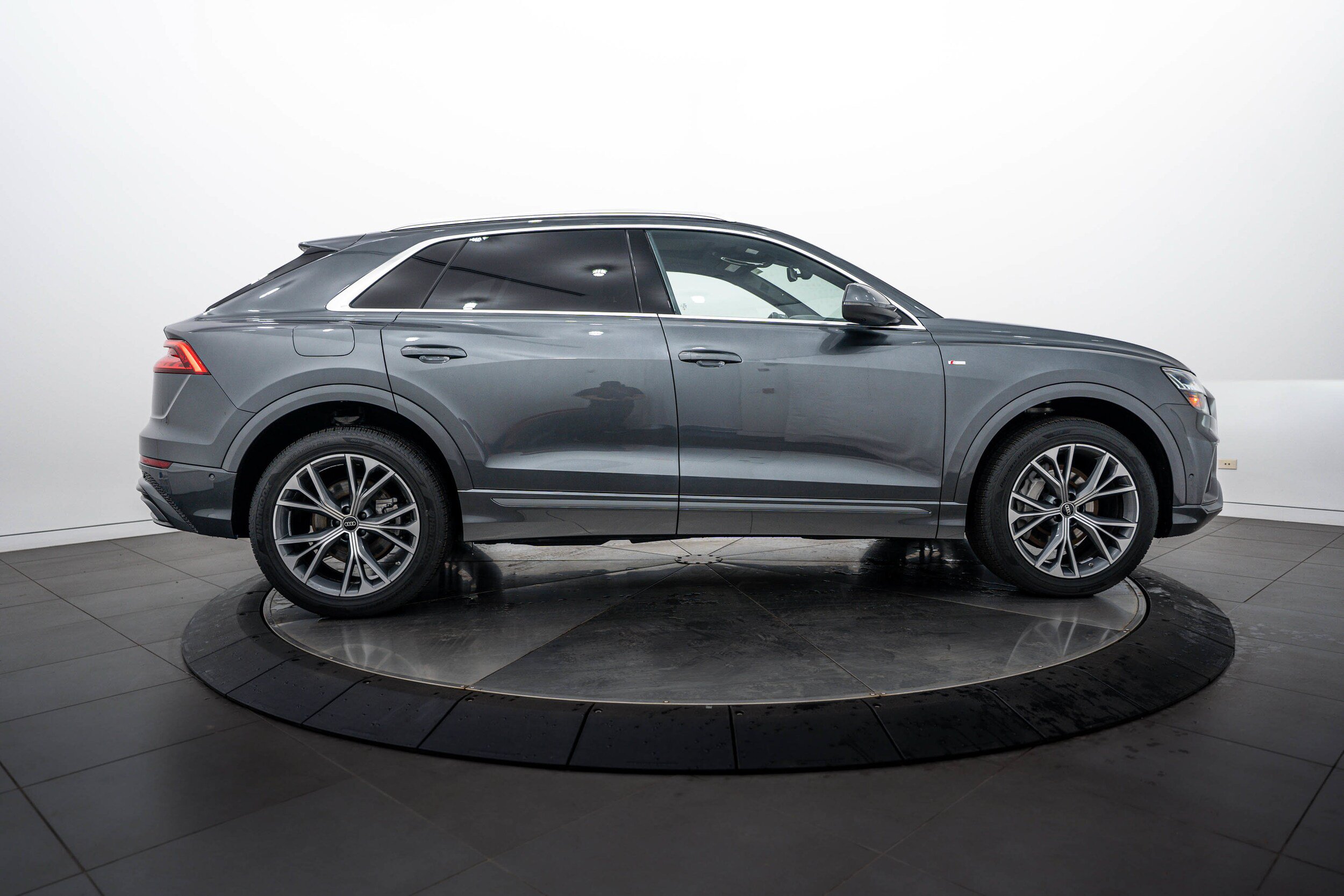 Certified 2023 Audi Q8 Premium Plus w/ Premium Plus Package AWD/4WD image 3