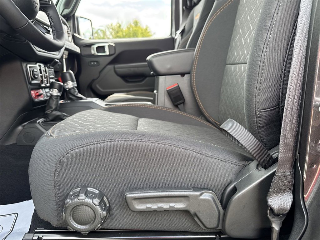 New 2025 Jeep Gladiator Mojave w/ Steel Bumper Group image 12