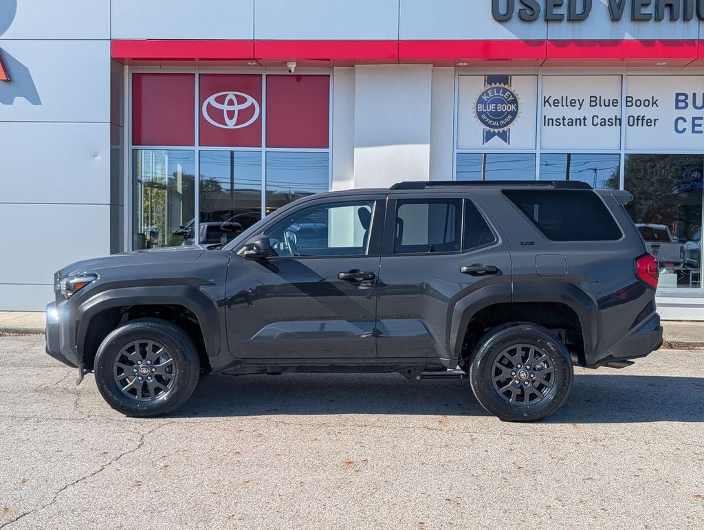 Used 2025 Toyota 4Runner SR5 AWD/4WD image 4