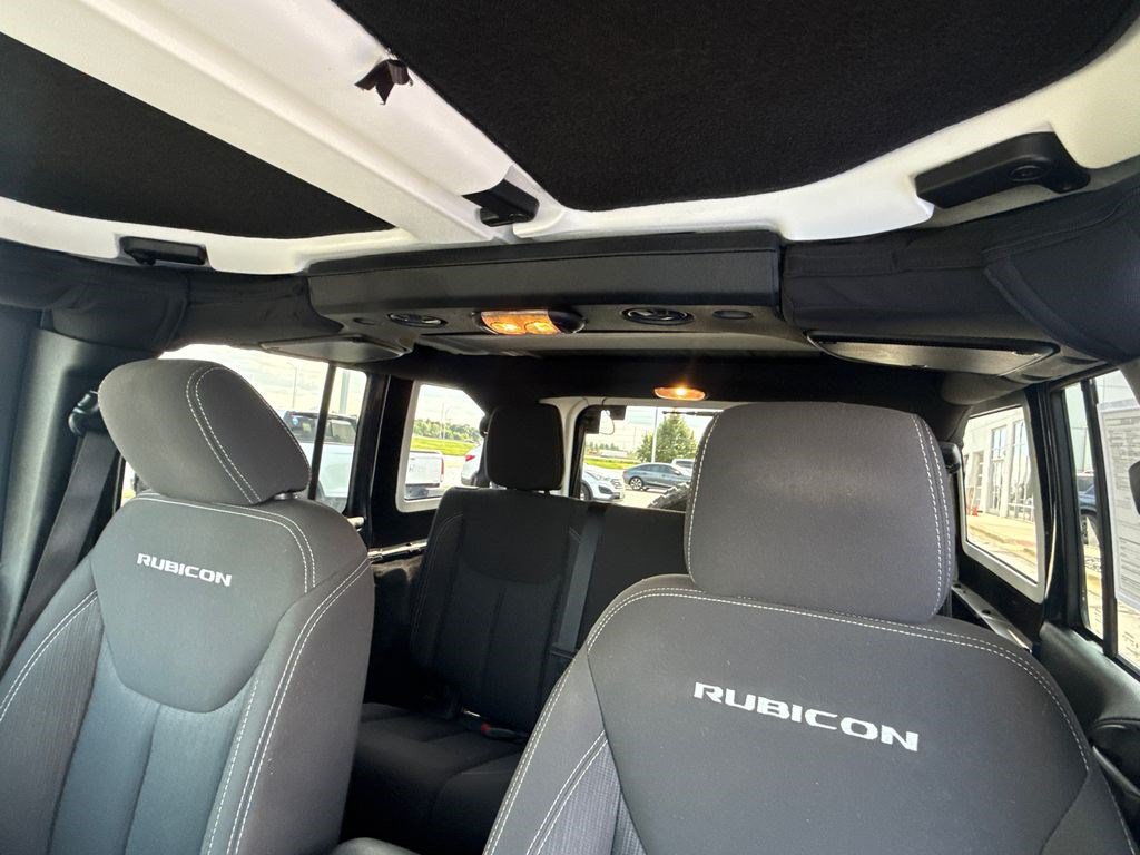 Used 2017 Jeep Wrangler Unlimited Rubicon w/ Connectivity Group AWD/4WD image 19