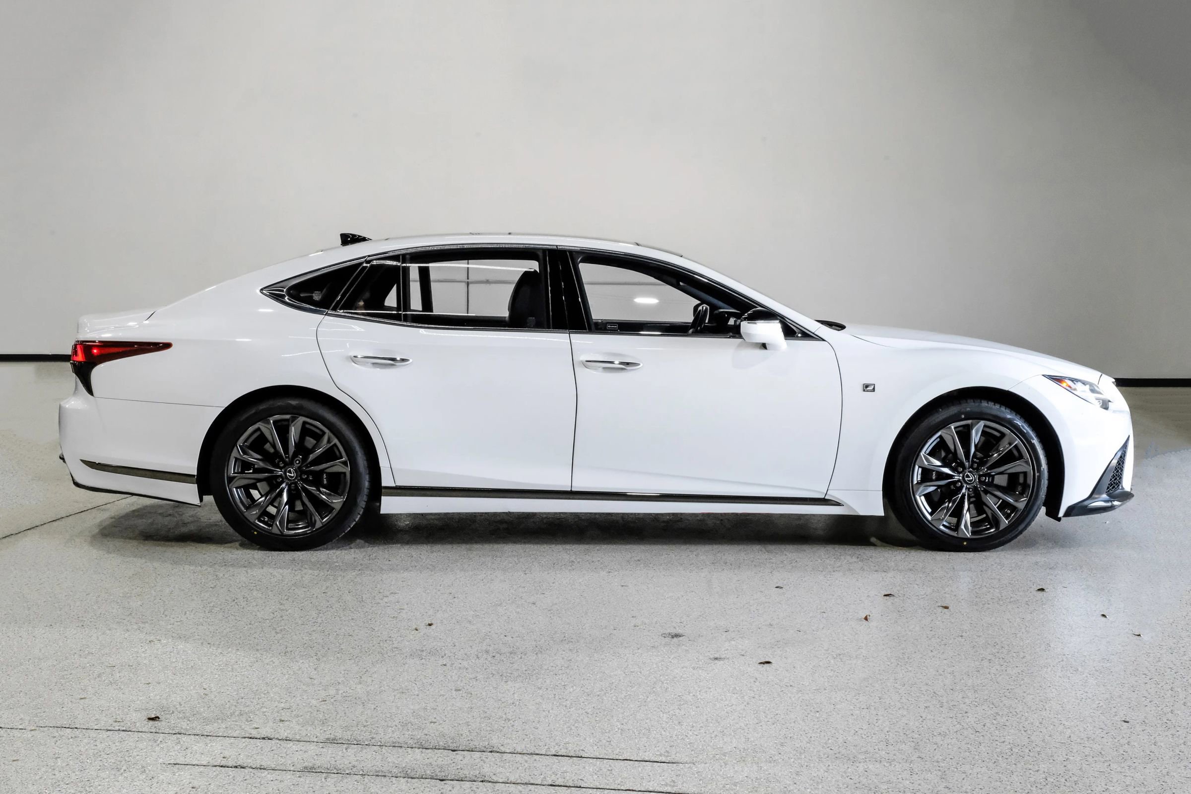 Used 2021 Lexus LS 500 F Sport w/ Accessory Package (Z2) image 5