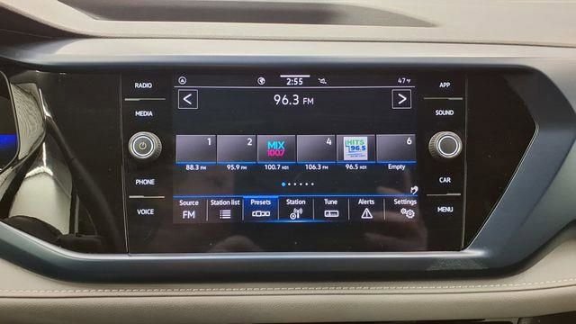 Used 2024 Volkswagen Taos SE image 25
