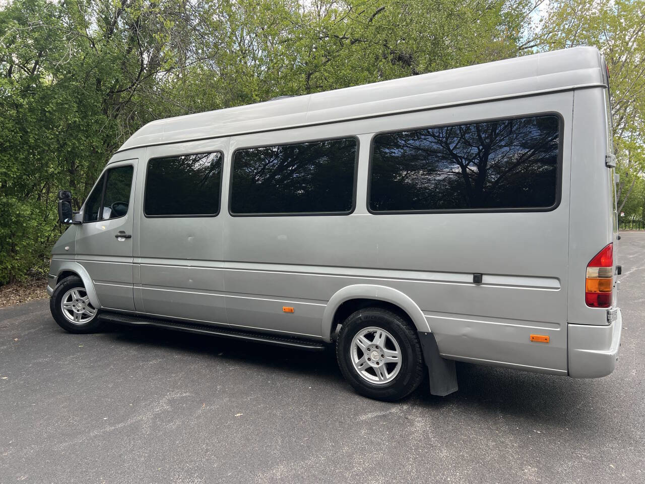 Used 2005 Dodge Sprinter 2500 w/ Cooling Group RWD image 18