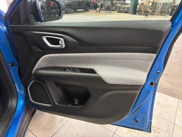 Used 2022 Jeep Compass Latitude image 21