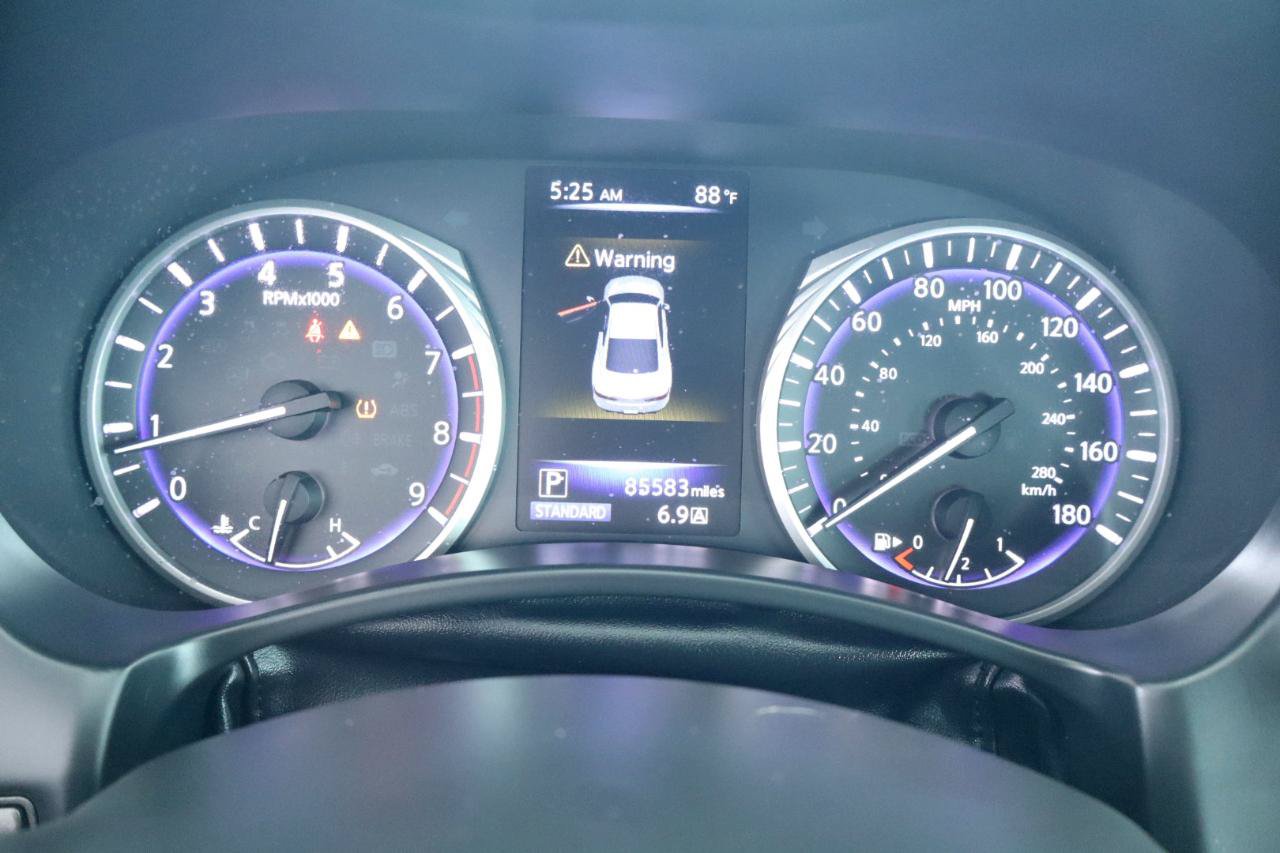 Used 2018 INFINITI Q60 3.0t Luxe RWD image 16