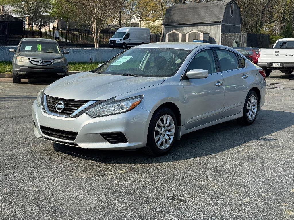 Used 2017 Nissan Altima 2.5 S w/ Power Driver Seat Package FWD image 3