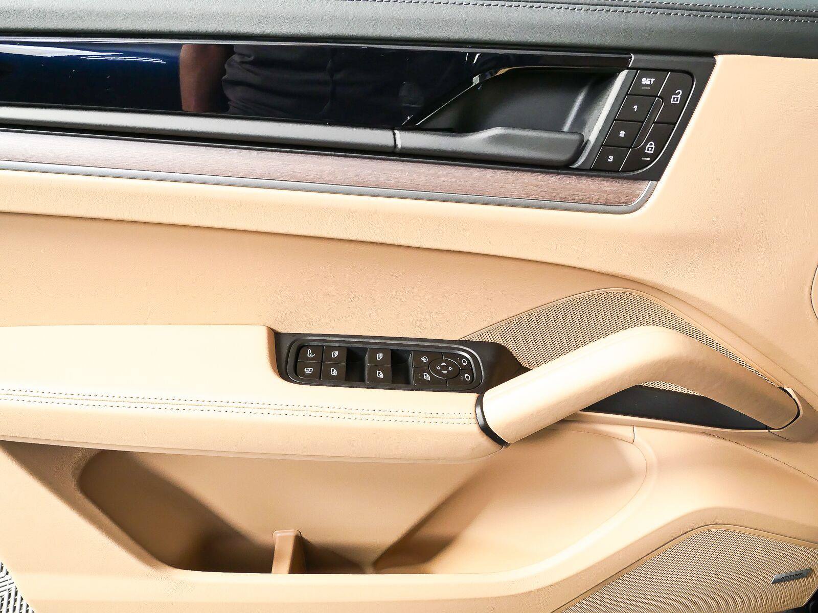Certified 2026 Porsche Cayenne E-Hybrid AWD/4WD image 6