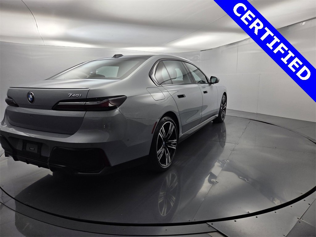 Used 2023 BMW 740i image 12