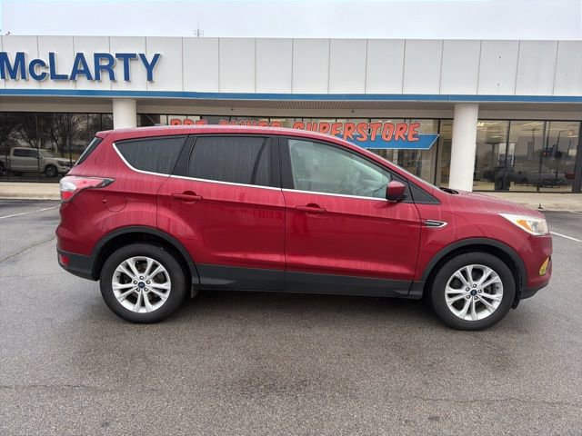 Used 2017 Ford Escape SE image 2